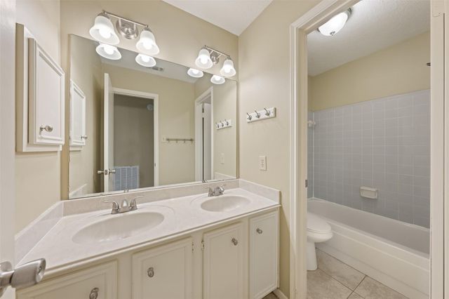 211 Scarlet Maple, Sugar Land, TX 77479