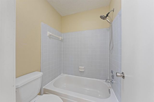 211 Scarlet Maple, Sugar Land, TX 77479