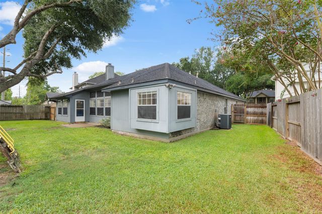 211 Scarlet Maple, Sugar Land, TX 77479