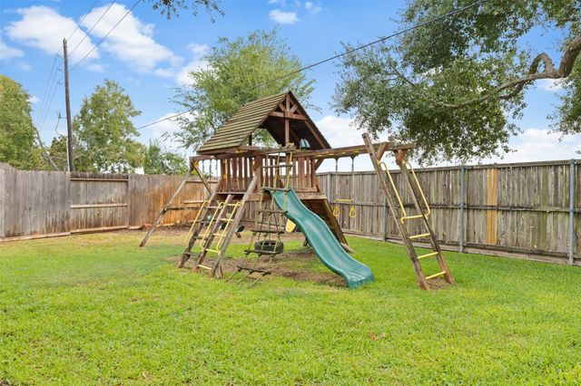 211 Scarlet Maple, Sugar Land, TX 77479