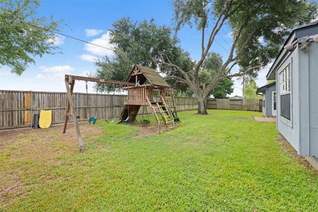 211 Scarlet Maple, Sugar Land, TX 77479