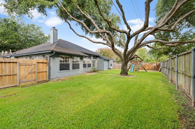 211 Scarlet Maple, Sugar Land, TX 77479