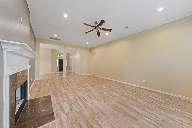 211 Scarlet Maple, Sugar Land, TX 77479