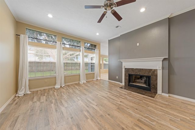 211 Scarlet Maple, Sugar Land, TX 77479