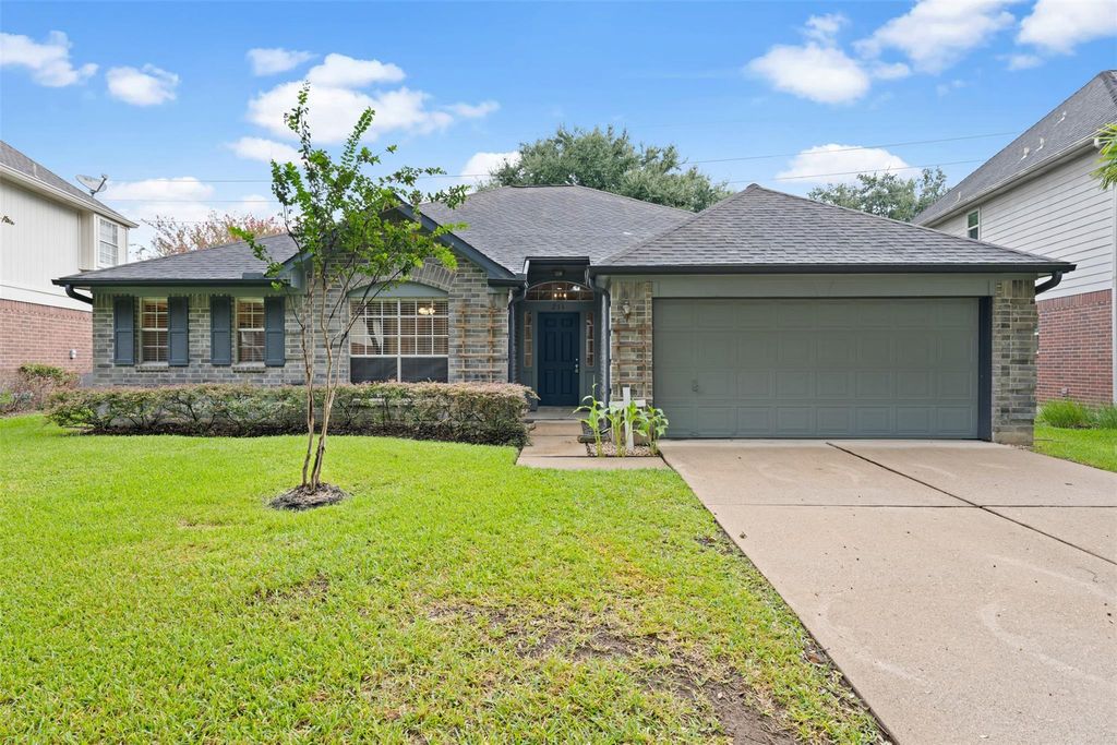211 Scarlet Maple, Sugar Land, TX 77479