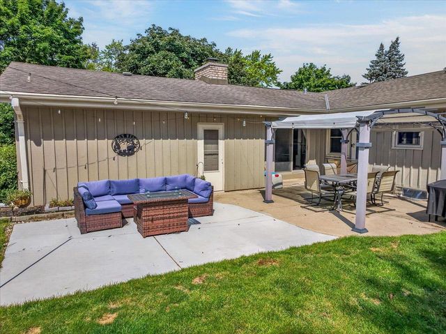2313 Ramshead Court, Waukesha, WI 53188