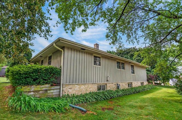 2313 Ramshead Court, Waukesha, WI 53188