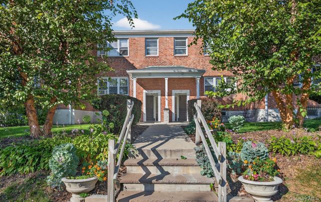 28 Linden Street, Great Neck, NY 11021
