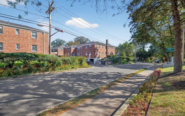 28 Linden Street, Great Neck, NY 11021