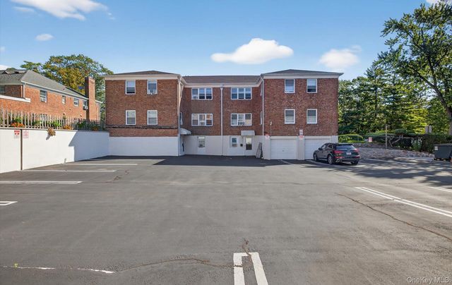 28 Linden Street, Great Neck, NY 11021