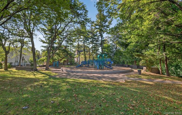 28 Linden Street, Great Neck, NY 11021