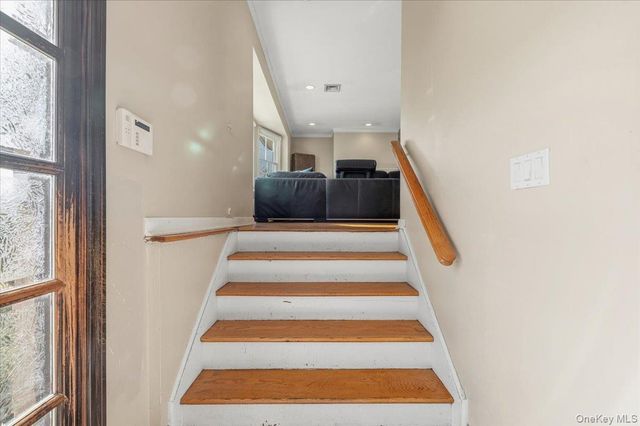 62 Eileen Avenue, Plainview, NY 11803