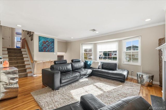 62 Eileen Avenue, Plainview, NY 11803