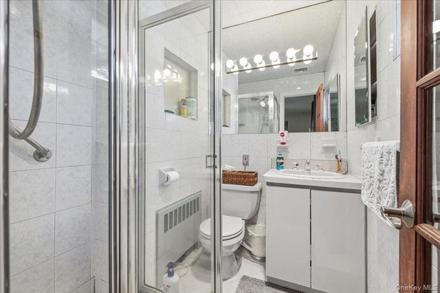 62 Eileen Avenue, Plainview, NY 11803