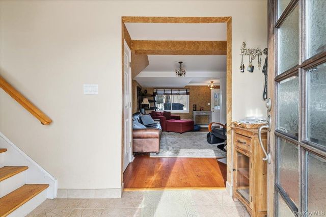 62 Eileen Avenue, Plainview, NY 11803