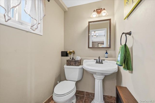 62 Eileen Avenue, Plainview, NY 11803