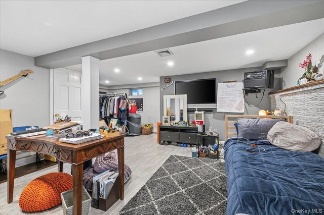 62 Eileen Avenue, Plainview, NY 11803