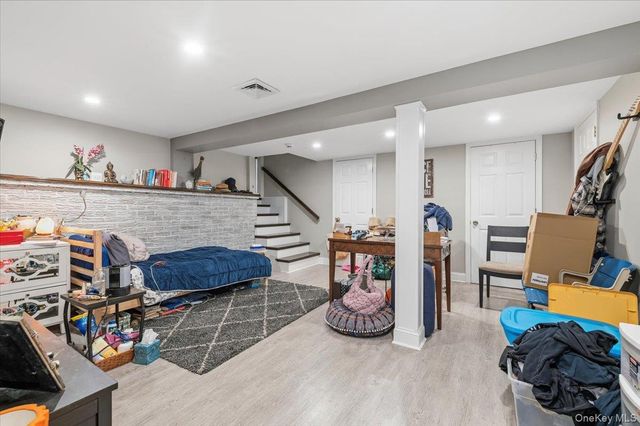 62 Eileen Avenue, Plainview, NY 11803