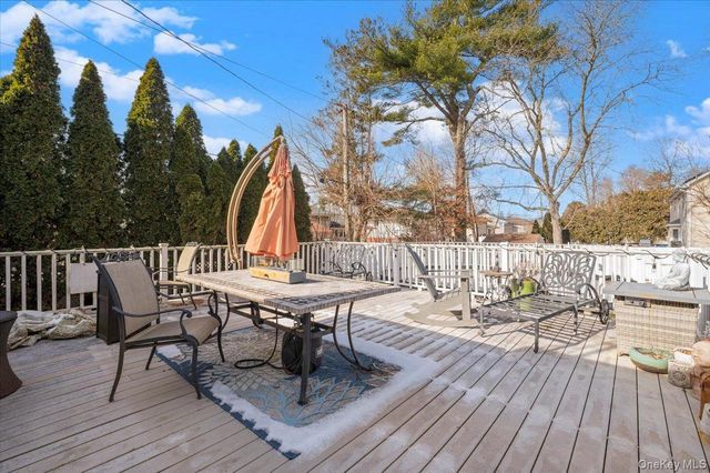 62 Eileen Avenue, Plainview, NY 11803