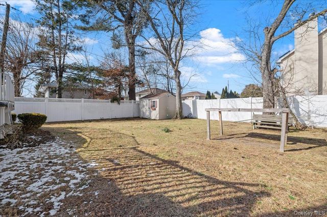 62 Eileen Avenue, Plainview, NY 11803