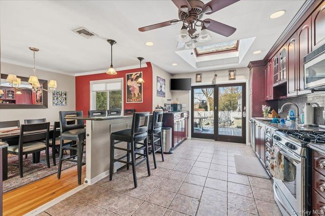 62 Eileen Avenue, Plainview, NY 11803