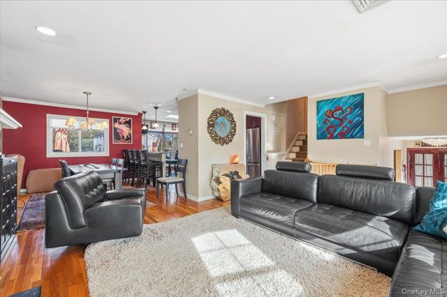 62 Eileen Avenue, Plainview, NY 11803