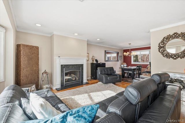 62 Eileen Avenue, Plainview, NY 11803