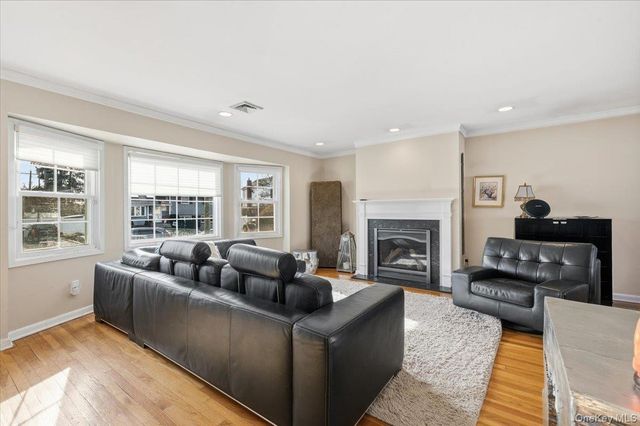 62 Eileen Avenue, Plainview, NY 11803