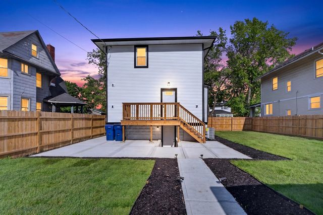 1508 S 7th Avenue, Maywood, IL 60153