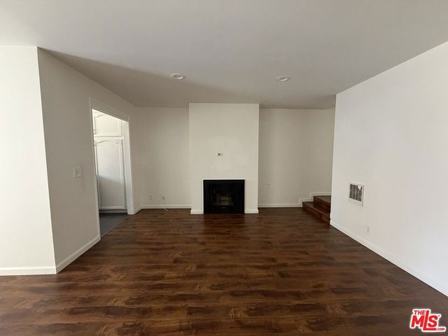1337 N Sierra Bonita Avenue 204, Los Angeles, CA 90046
