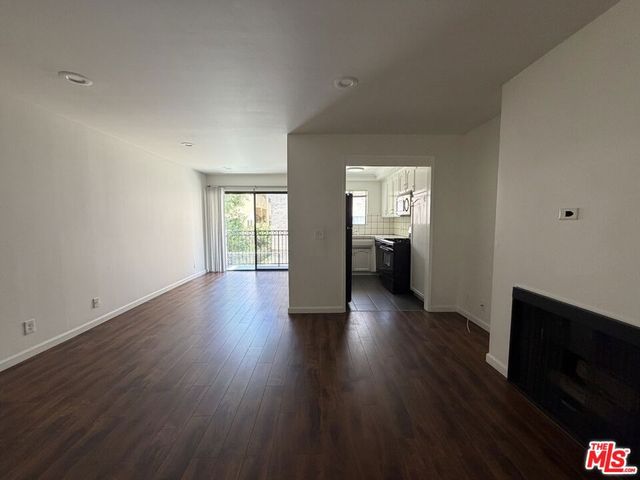 1337 N Sierra Bonita Avenue 204, Los Angeles, CA 90046