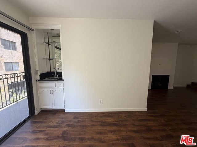 1337 N Sierra Bonita Avenue 204, Los Angeles, CA 90046