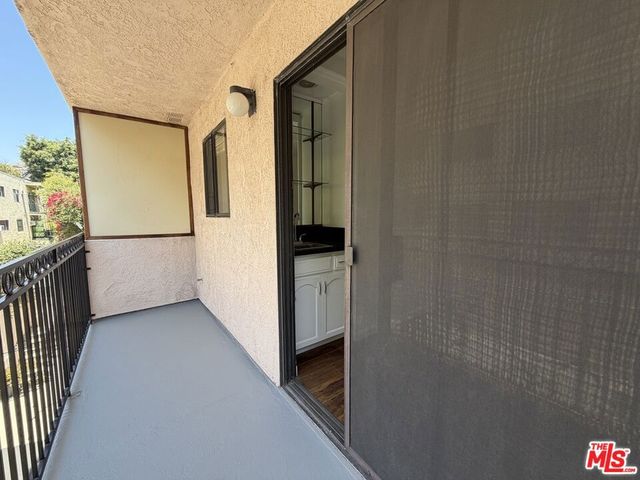 1337 N Sierra Bonita Avenue 204, Los Angeles, CA 90046