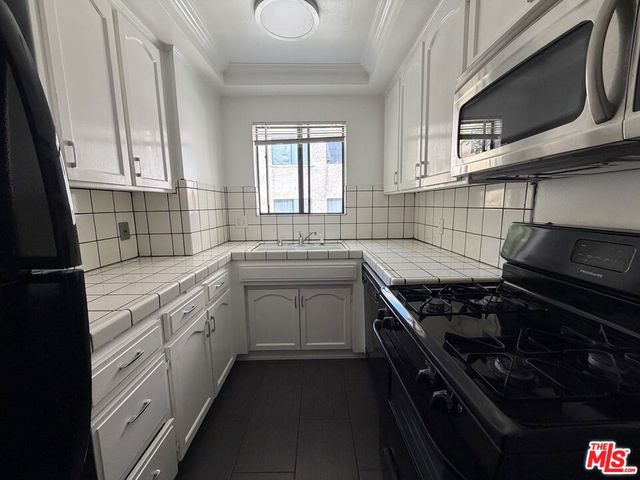 1337 N Sierra Bonita Avenue 204, Los Angeles, CA 90046