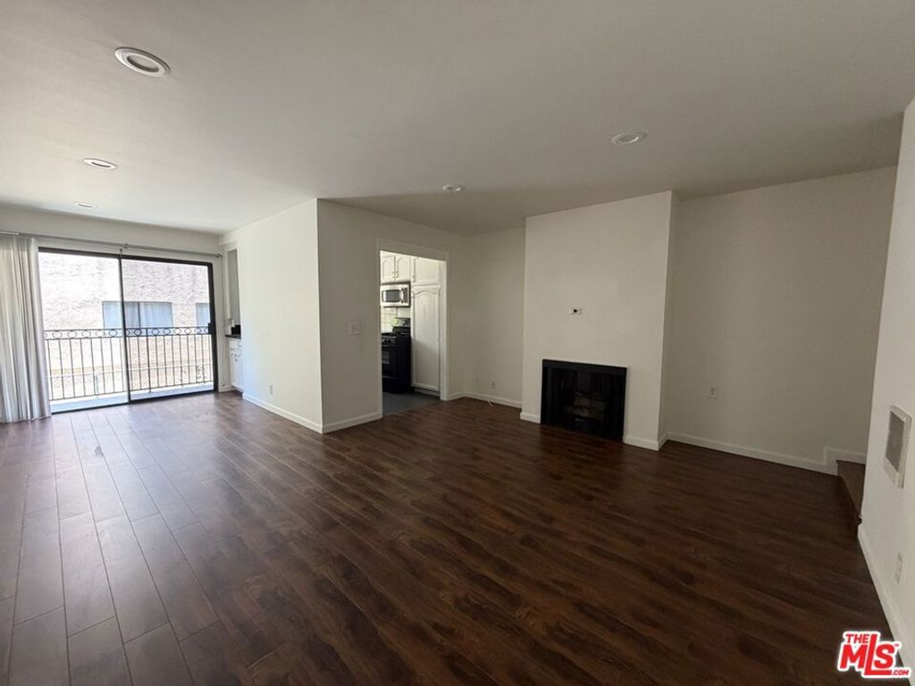 1337 N Sierra Bonita Avenue 204, Los Angeles, CA 90046