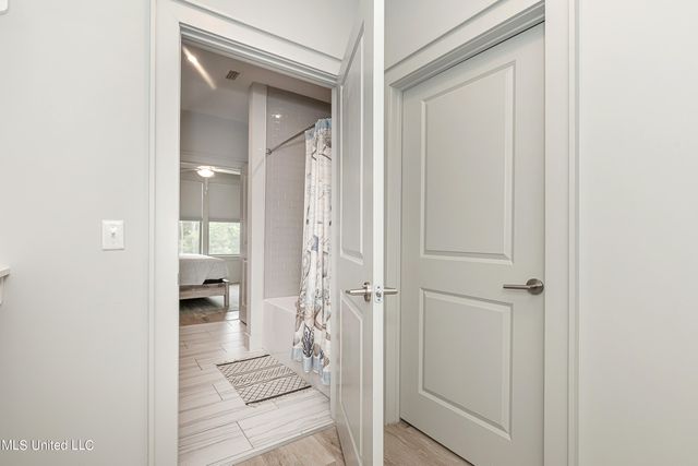 2501 Bienville Boulevard, 323, Ocean Springs, MS 39564