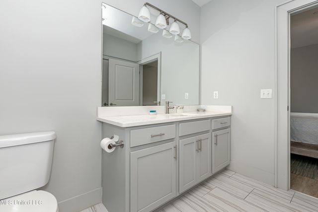 2501 Bienville Boulevard, 323, Ocean Springs, MS 39564