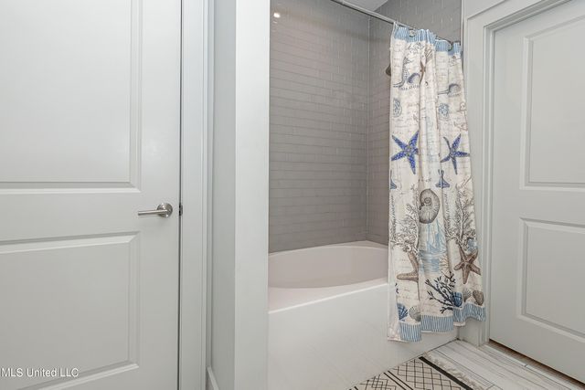 2501 Bienville Boulevard, 323, Ocean Springs, MS 39564