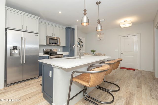 2501 Bienville Boulevard, 323, Ocean Springs, MS 39564