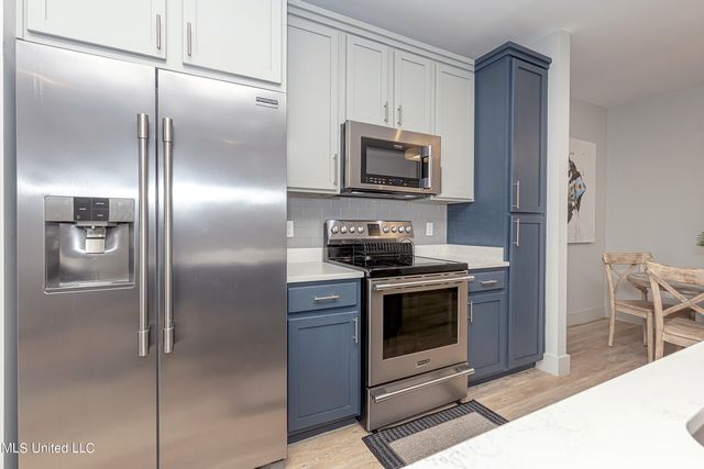 2501 Bienville Boulevard, 323, Ocean Springs, MS 39564