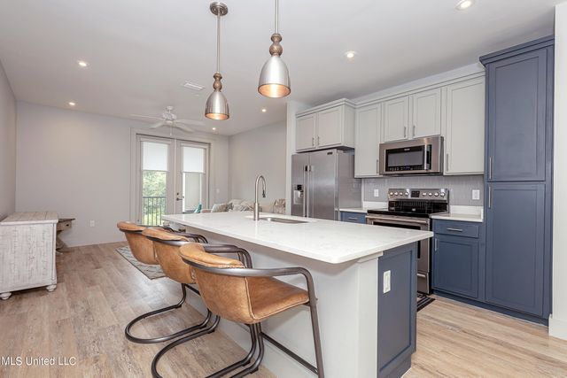 2501 Bienville Boulevard, 323, Ocean Springs, MS 39564