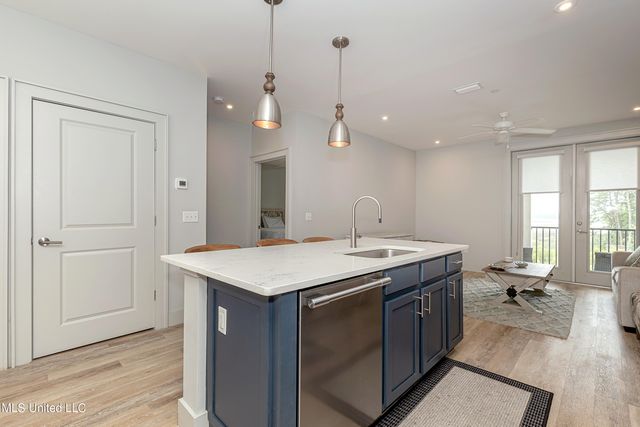 2501 Bienville Boulevard, 323, Ocean Springs, MS 39564