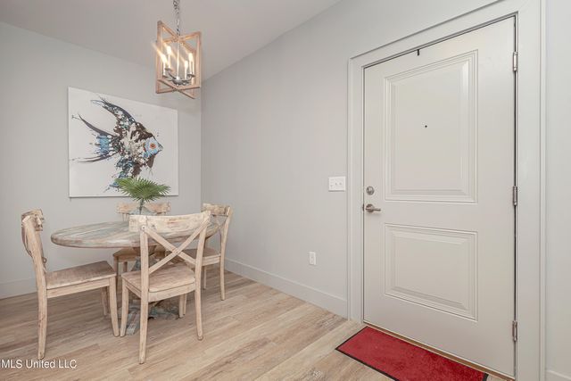 2501 Bienville Boulevard, 323, Ocean Springs, MS 39564