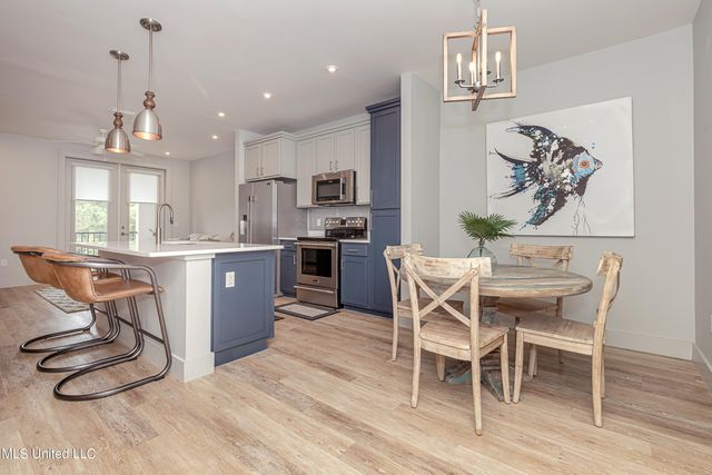 2501 Bienville Boulevard, 323, Ocean Springs, MS 39564