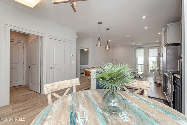 2501 Bienville Boulevard, 323, Ocean Springs, MS 39564