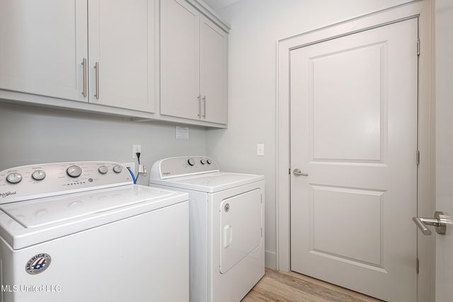 2501 Bienville Boulevard, 323, Ocean Springs, MS 39564