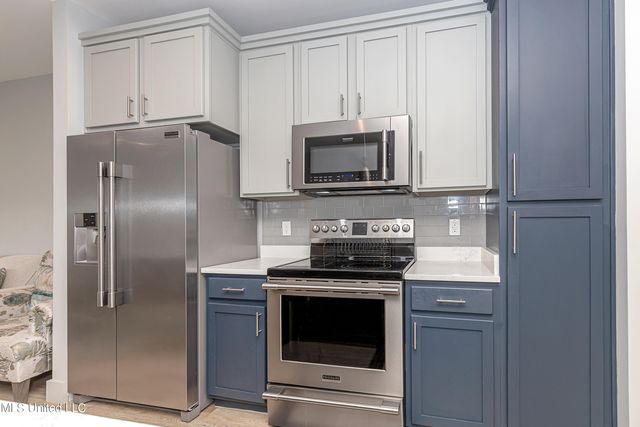 2501 Bienville Boulevard, 323, Ocean Springs, MS 39564