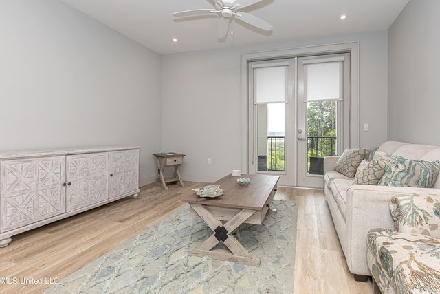 2501 Bienville Boulevard, 323, Ocean Springs, MS 39564