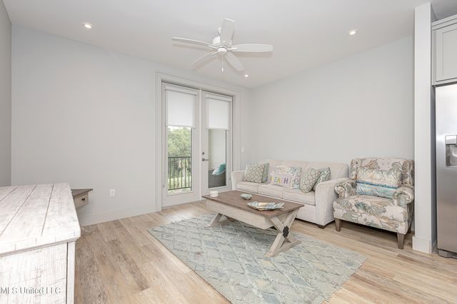 2501 Bienville Boulevard, 323, Ocean Springs, MS 39564