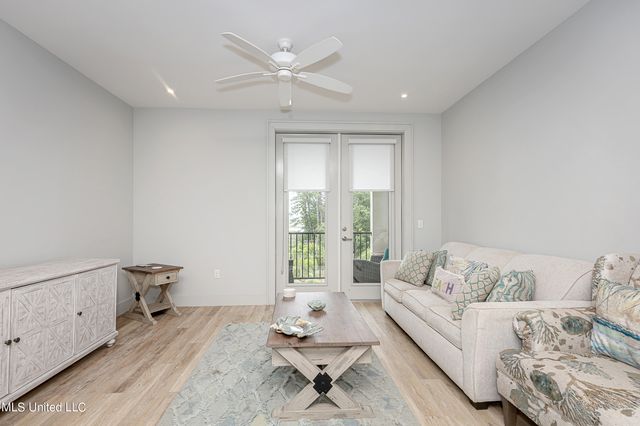 2501 Bienville Boulevard, 323, Ocean Springs, MS 39564